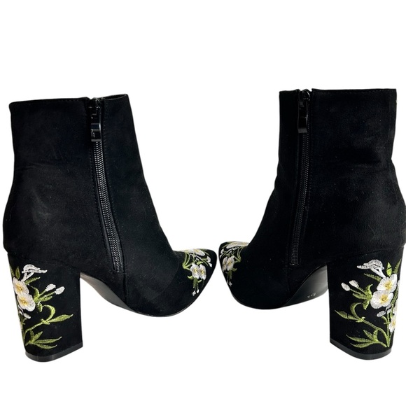 Floral Embroidered Black Ankle Boots, Size 39, faux suede, heels, like NEW - Picture 6 of 9